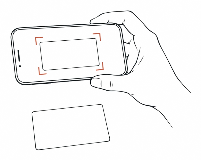スマートフォンでカードを撮る手
